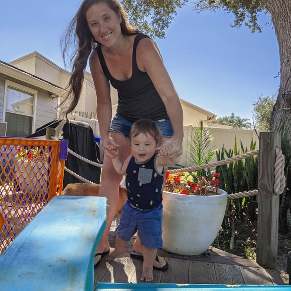 Meet your Posher, Christina - Picture 2 of 6